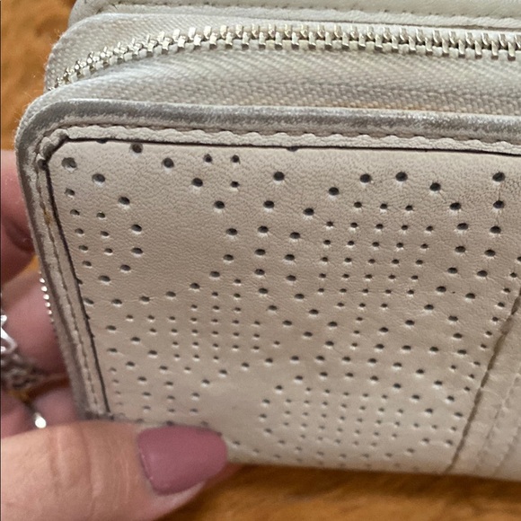 Coach Cream Women's Wallet - Picture 11 of 12